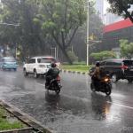 Prakiraan Cuaca Jakarta Hari Ini: Hujan Ringan hingga Sedang Mengguyur Sebagian Wilayah