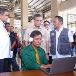 Menaker Yassierli Tinjau Posko Peduli K3 Mudik, Pastikan Awak Angkutan Sehat demi Mudik Aman