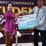 Dukung Kampanye Go Green di Lingkungan Sekolah, Bank Mandiri Taspen Serahkan Bantuan Mesin Air Siap Minum ke SMA Dharma Wanita 1 Pare