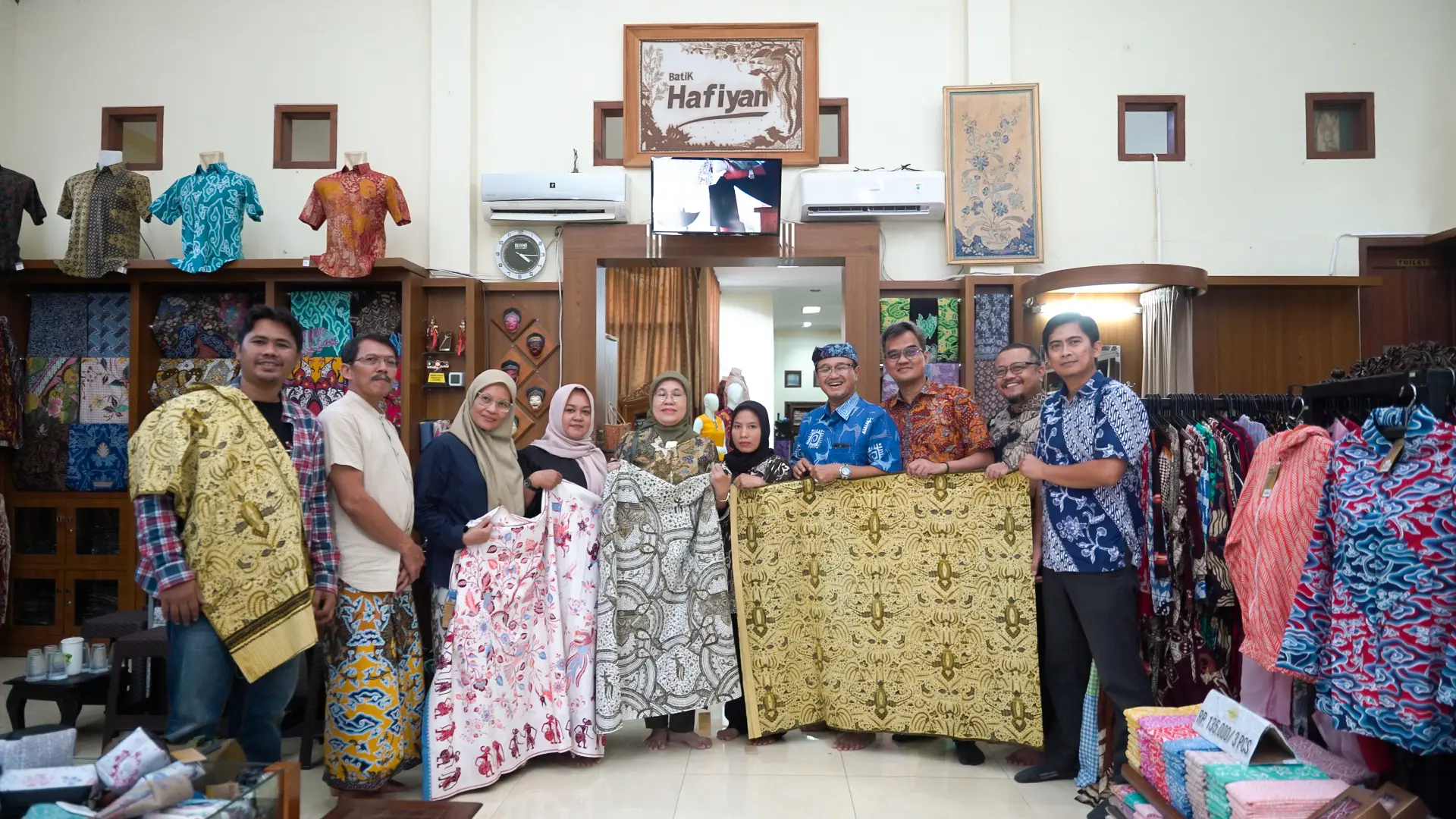 Kemenperin-YBI Angkat Potensi Batik Tulis Merawit Cirebon pada GBN 2025