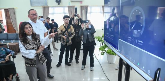 Menkomdigi Sambungkan Internet Cepat untuk Sekolah Rakyat di Yogyakarta