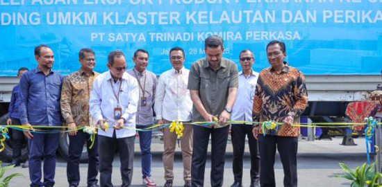 Menteri UMKM Lepas Ekspor Ikan Layur ke China Melalui Program Holding UMKM