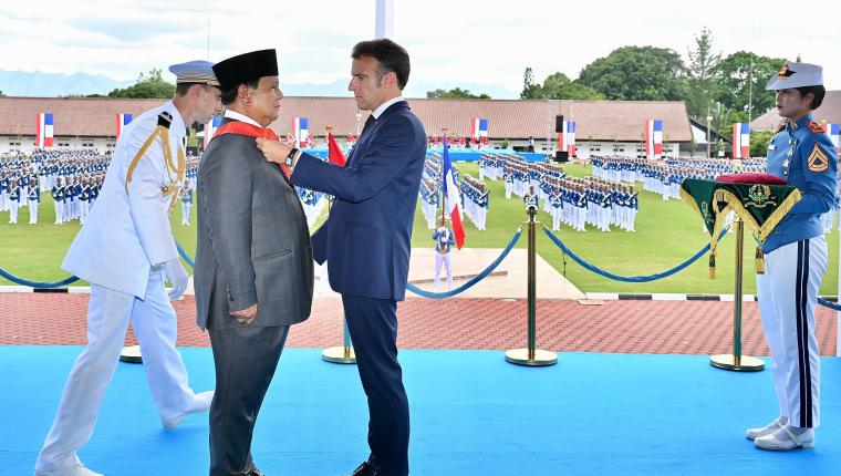 Presiden Macron Anugerahkan Grand Croix de la Légion d’Honneur kepada Presiden Prabowo