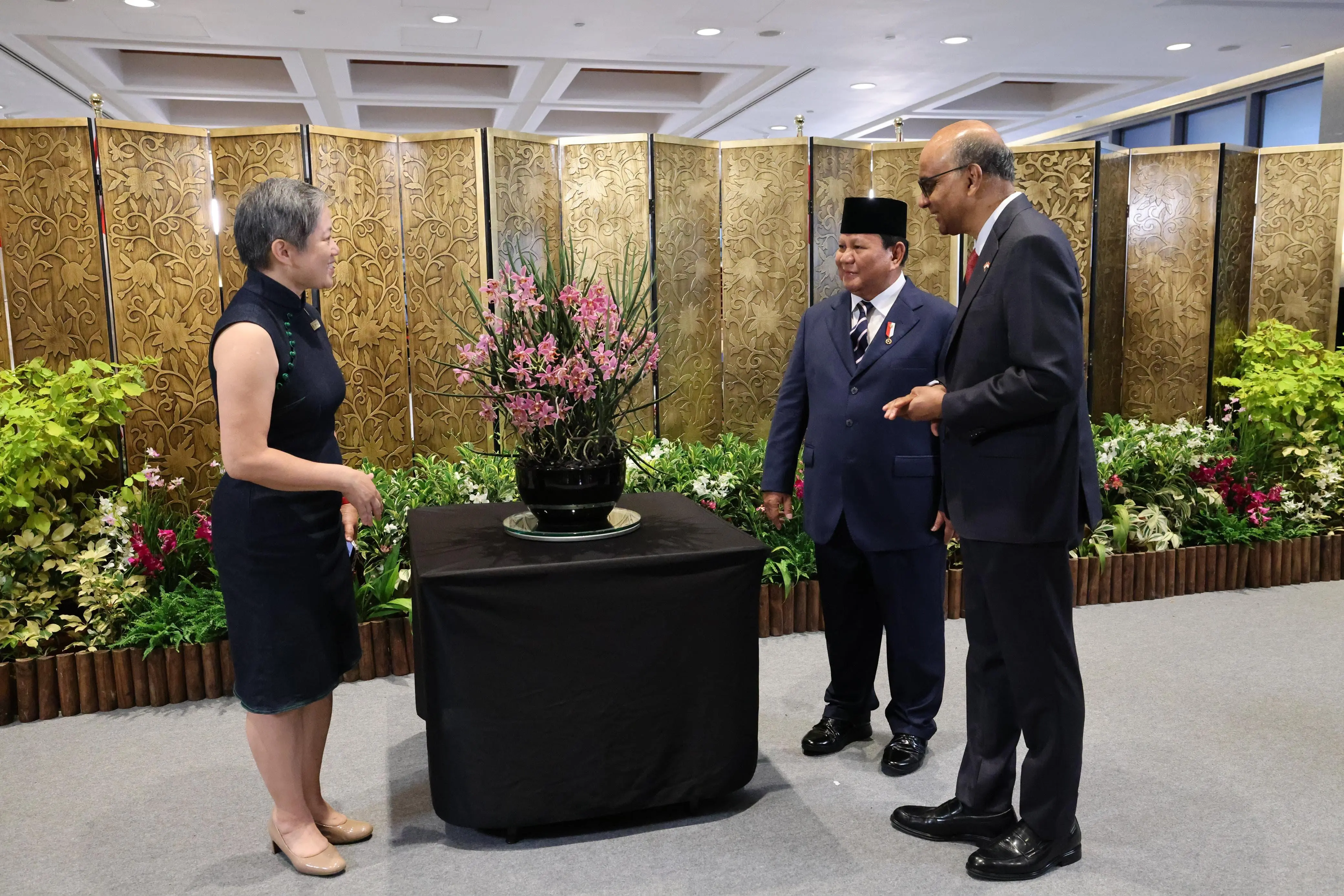 Presiden Prabowo Beri Nama Anggrek “Paraphalante Dora Sigar Soemitro” saat Kunjungan Kenegaraan di Singapura