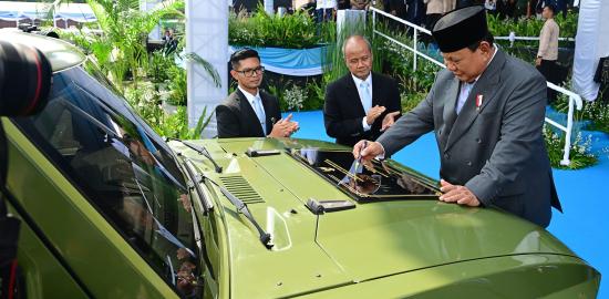 Presiden Prabowo Resmikan Peluncuran Kendaraan Listrik Taktis