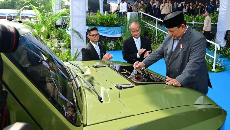 Presiden Prabowo Resmikan Peluncuran Kendaraan Listrik Taktis
