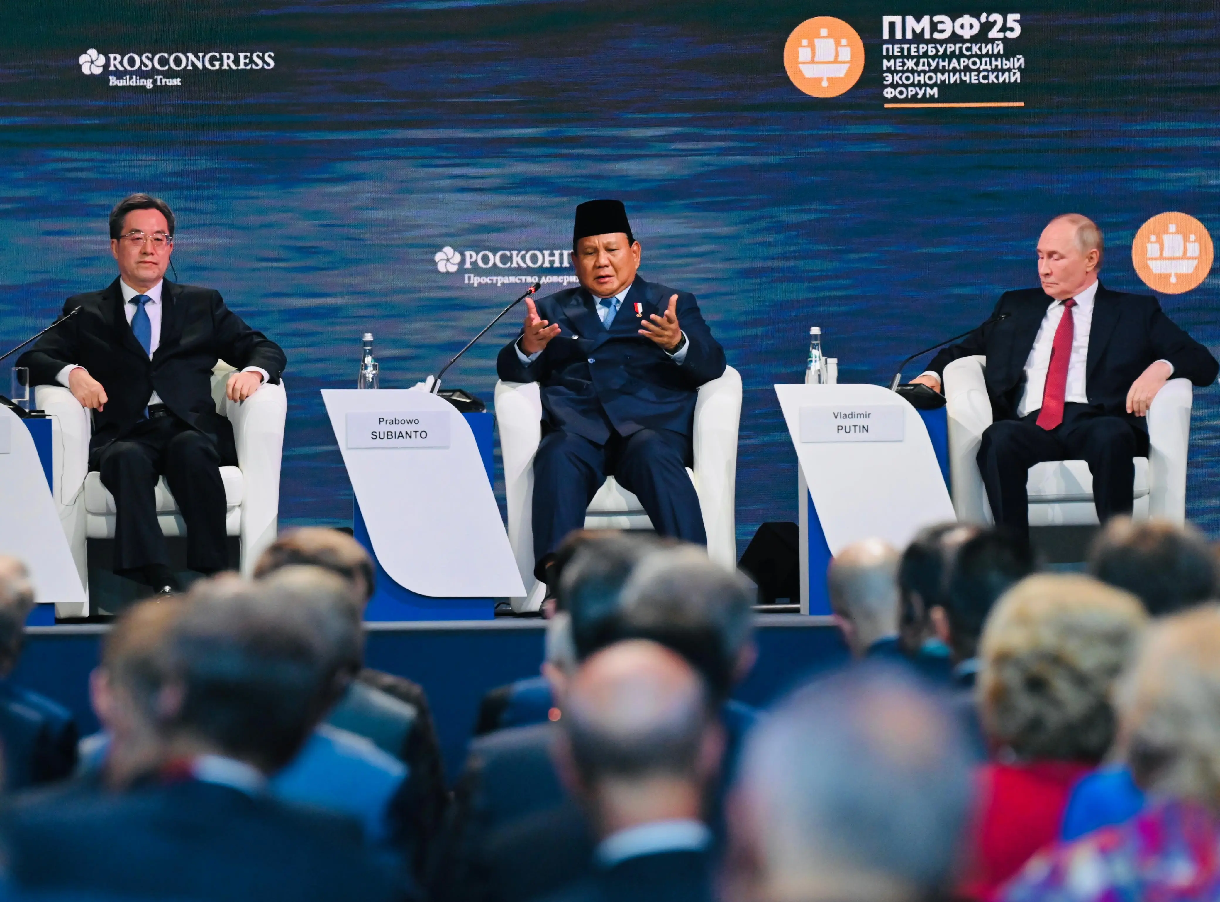 Presiden Prabowo Subianto di Sesi Pleno SPIEF 2025, Suarakan Kolaborasi Strategis di Tengah Geopolitik Global