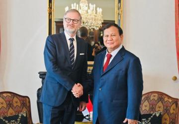 Transit di Praha, Presiden Prabowo Terima Kunjungan PM Ceko Petr Fiala