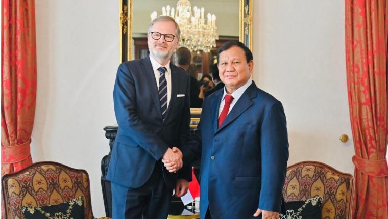 Transit di Praha, Presiden Prabowo Terima Kunjungan PM Ceko Petr Fiala